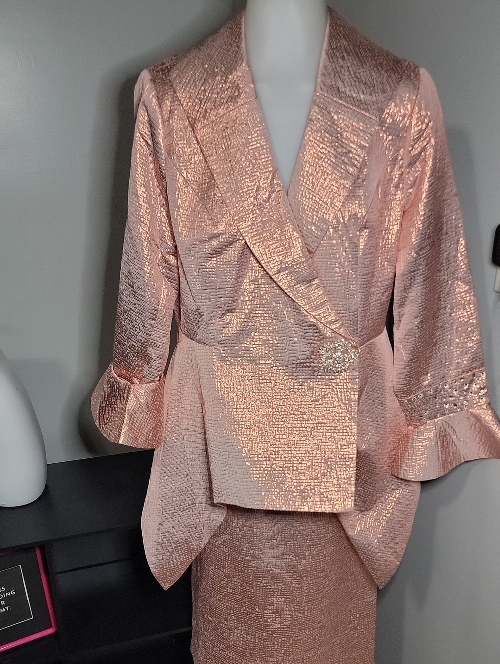 Peach Metallic 2pc. Skirt Suit  Pencil Skirt Size 10